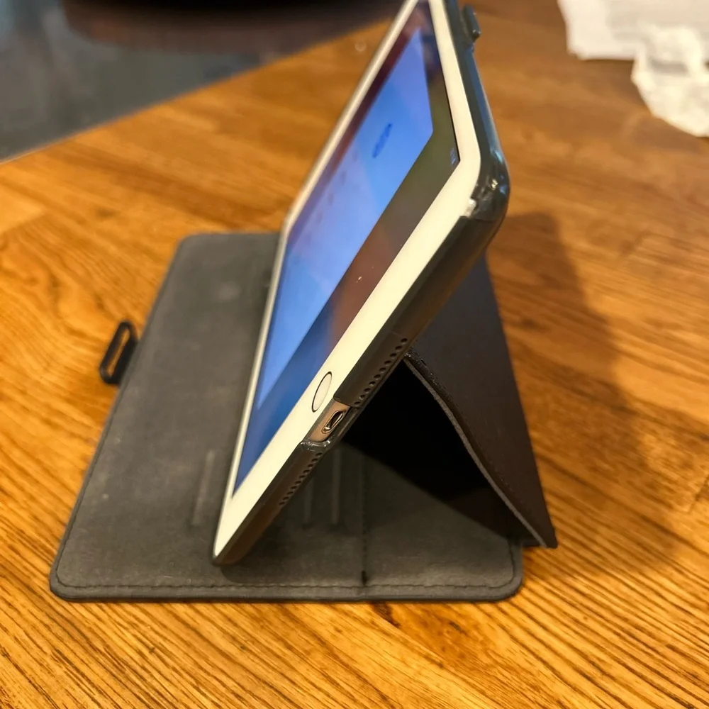 Apple sleek ipad